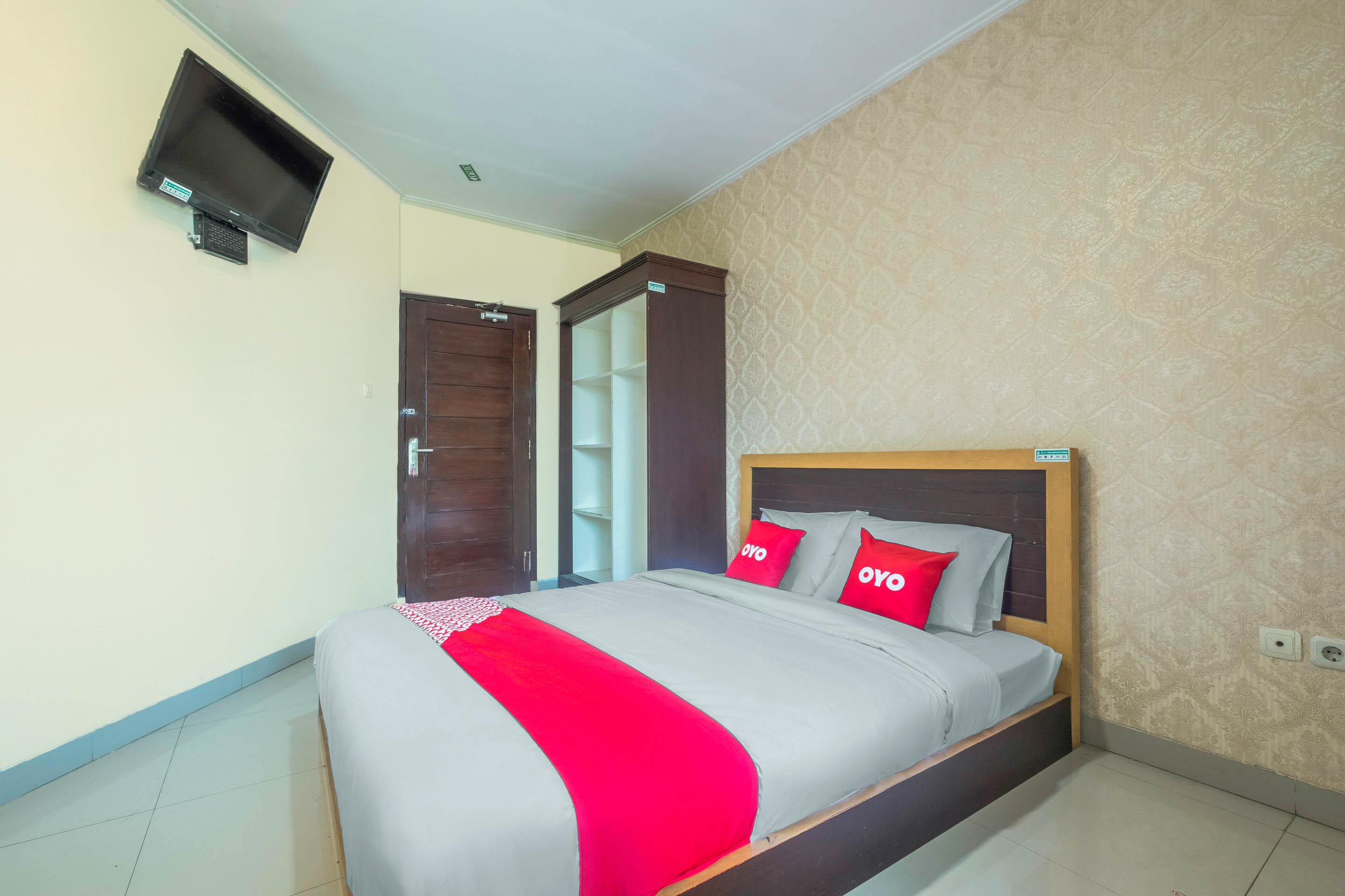 โอโย 2123 ปนดก อาวิเจนนา Hotel จิเรบอน ภายนอก รูปภาพ